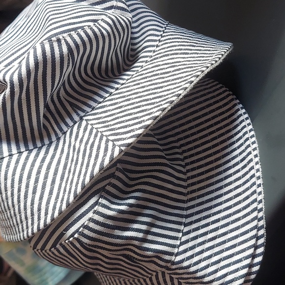 Jenni Reversible Terry Cloth Hat, - Picture 4 of 4